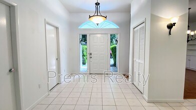 642 Weathersfield Dr in Dunedin, FL - Building Photo - Building Photo