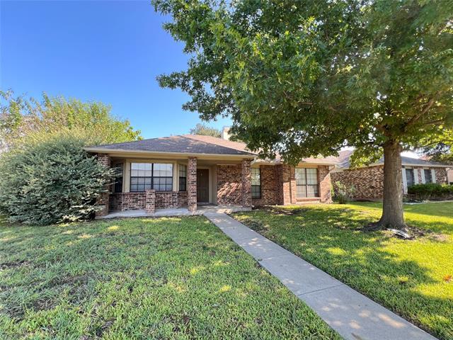 7021 Christina Ln in Garland, TX - Foto de edificio
