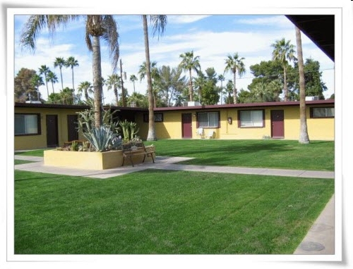 The Villager Apartments in Phoenix, AZ - Building Photo