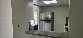 652 NW 3rd St in Miami, FL - Building Photo