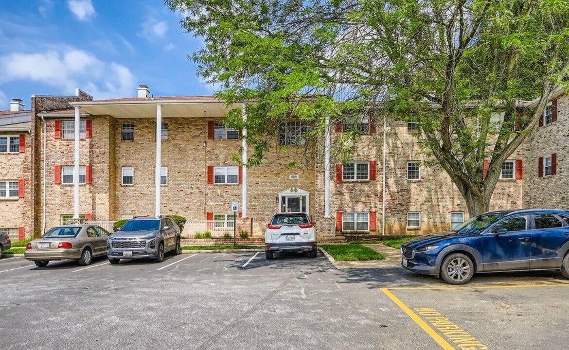 11921 Tarragon Rd in Reisterstown, MD - Foto de edificio
