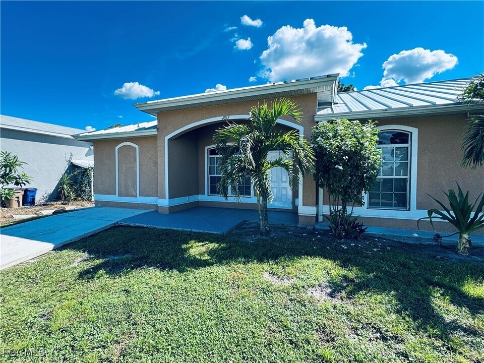 4813 30th St SW in Lehigh Acres, FL - Building Photo
