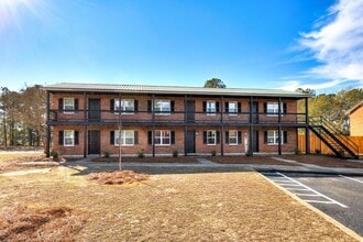 Welcome to Pinedale Apartments – Affordable Living in the Heart of Sumter! in Sumter, SC - Foto de edificio - Building Photo