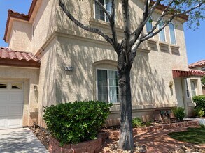 5211 Monterey Park Cir in Las Vegas, NV - Building Photo - Building Photo