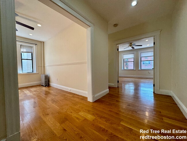 240 Kelton St, Unit 7 in Boston, MA - Foto de edificio - Building Photo