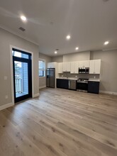 163 Everett St, Unit #203 in Boston, MA - Building Photo - Building Photo