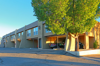 1620 N Wilmot Rd in Tucson, AZ - Foto de edificio - Building Photo