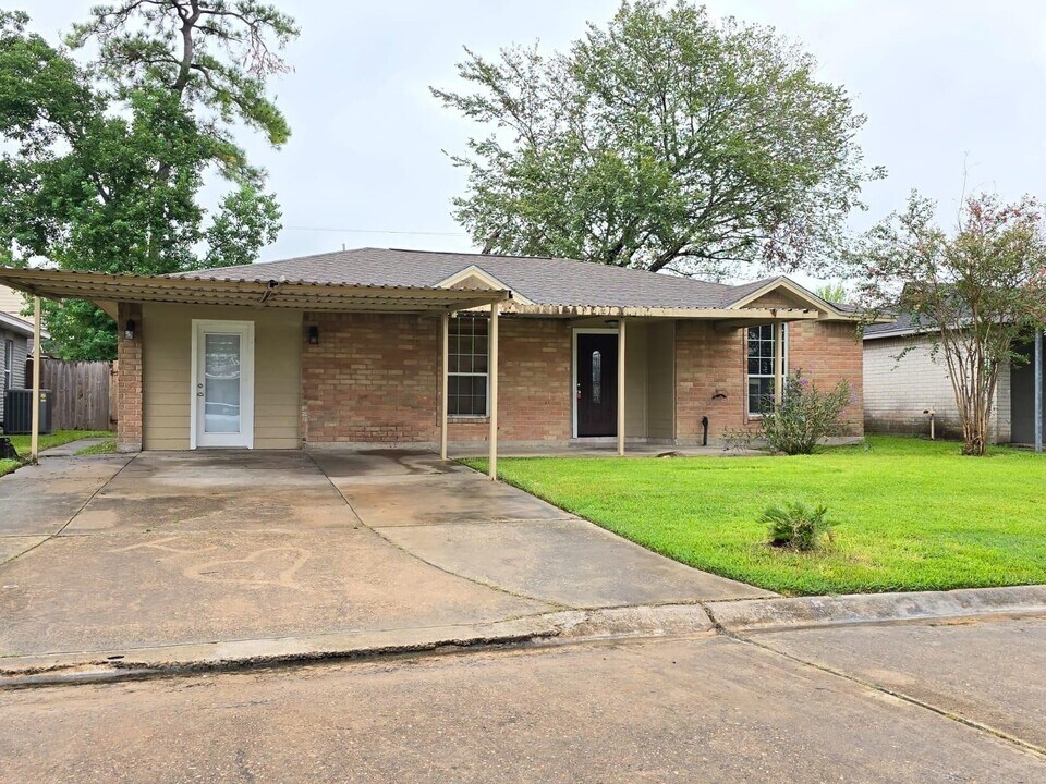 822 Ivy Hollow St in Channelview, TX - Building Photo
