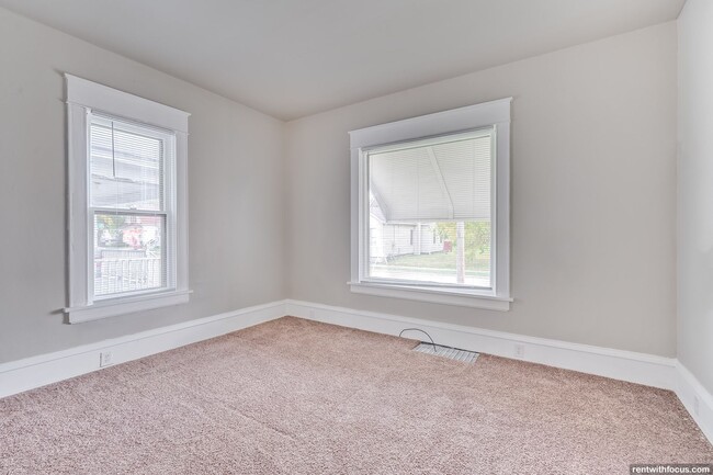 328 Parkway Ave in Oshkosh, WI - Building Photo - Building Photo