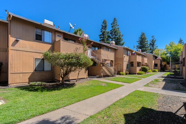 Brockford Place Apartments in Sacramento, CA - Foto de edificio - Building Photo