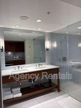 383 Kalaimoku St in Honolulu, HI - Building Photo - Building Photo