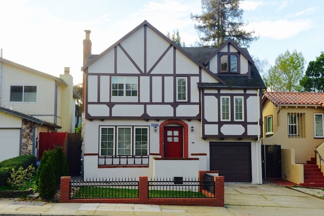 property at 3567 Redwood Rd