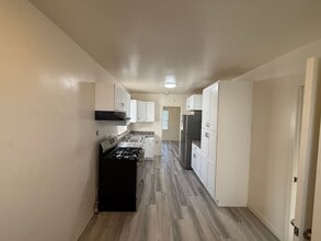 11006 Le Floss Ave in Downey, CA - Building Photo - Building Photo