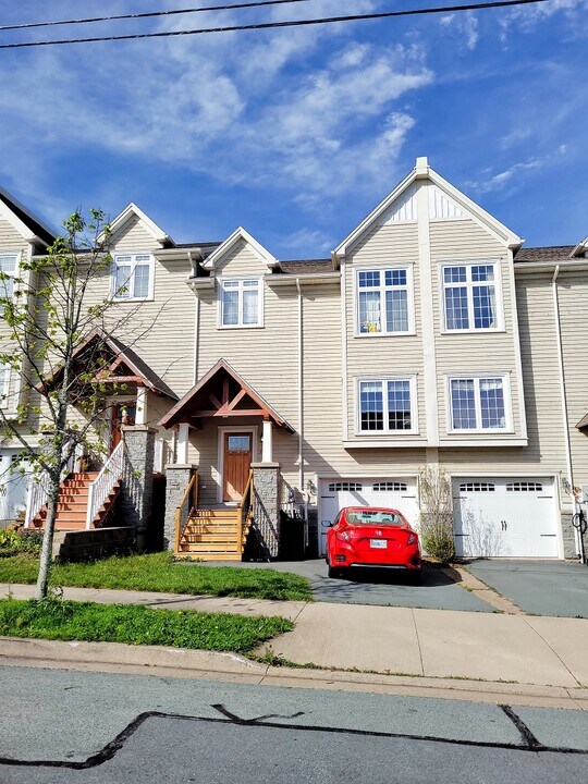 343 Bently Dr in Halifax, NS - Building Photo