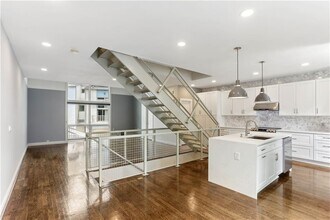1385 Stirling Cir NW in Atlanta, GA - Building Photo - Building Photo