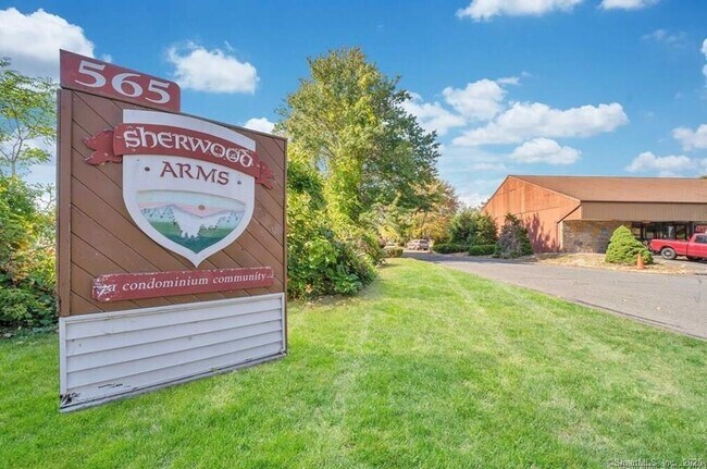 565 Talcottville Rd in Vernon, CT - Building Photo - Building Photo