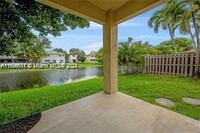 2010 NW 98th Way in Pembroke Pines, FL - Building Photo - Building Photo