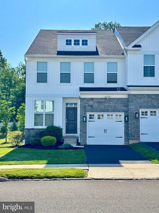 313 Wynstone Ct in Colmar, PA - Building Photo