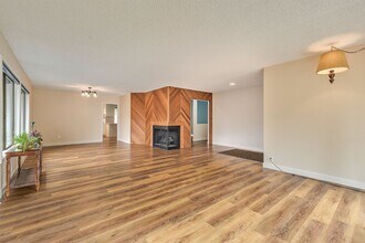 2115 SE Singing Woods Dr in Hillsboro, OR - Building Photo - Building Photo
