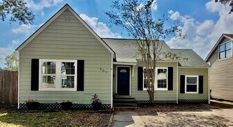 407 E Defee Ave in Baytown, TX - Building Photo