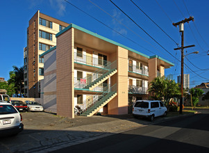 858 Kuikahi St in Honolulu, HI - Building Photo - Building Photo