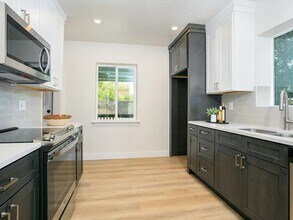 348 N 200 W in Salt Lake City, UT - Building Photo - Building Photo