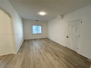 48 NW 39th St in Miami, FL - Building Photo - Building Photo