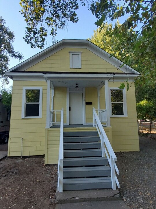 370 E 3rd St in Chico, CA - Building Photo