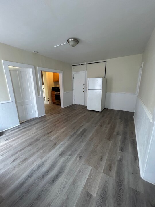 102 Grove St in New Britain, CT - Building Photo