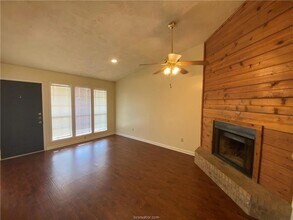 1900 Woodsman Dr in College Station, TX - Building Photo - Building Photo