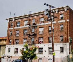 Ozmun Apartments in Los Angeles, CA - Building Photo - Building Photo