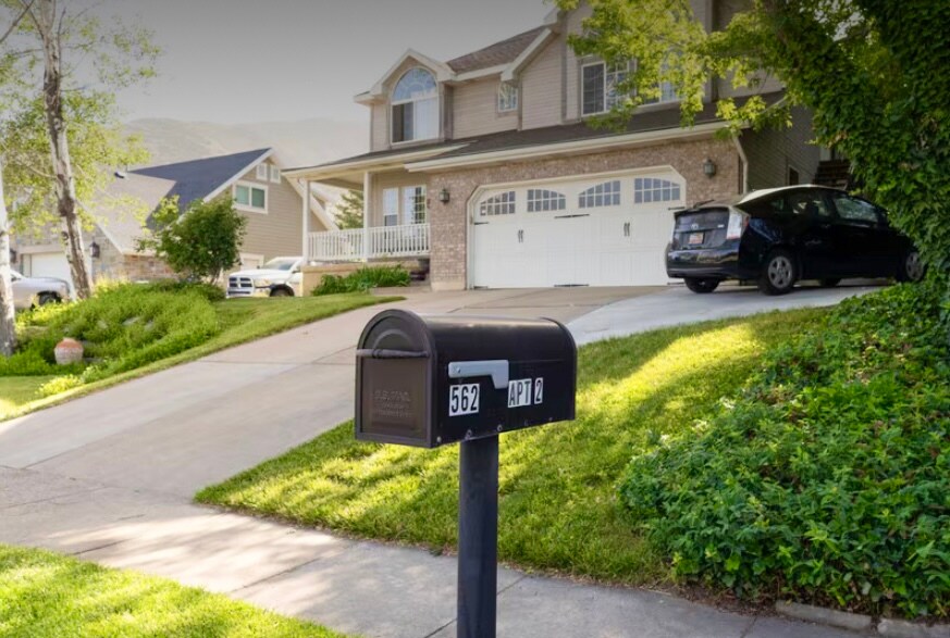 562 Pheasant Way, Unit #2 in Centerville, UT - Foto de edificio