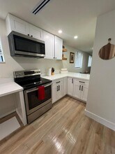 1244 NW 32nd St-Unit -B in Miami, FL - Building Photo - Building Photo