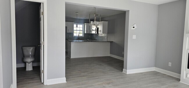 1265 Cross Creek Cir in Greenville, NC - Building Photo - Building Photo