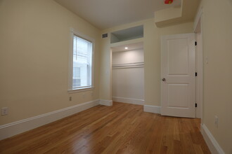 36 Brackett St, Unit 1 in Boston, MA - Building Photo - Building Photo