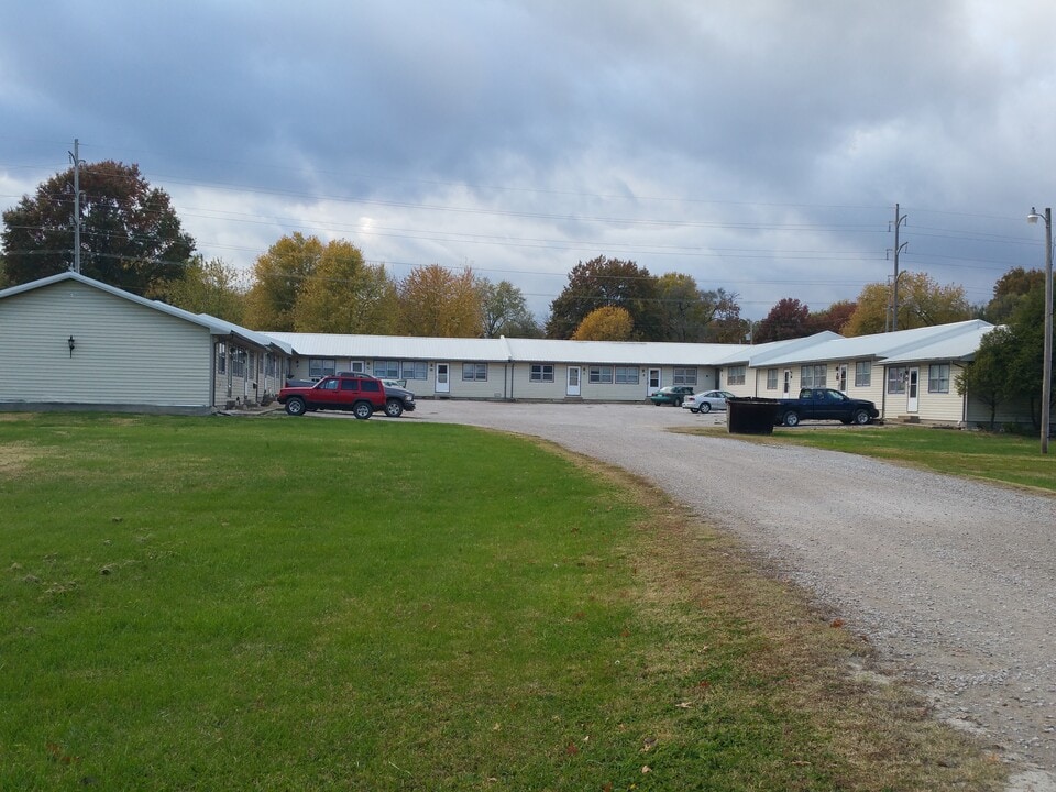 203 Price Ln in Clinton, MO - Building Photo