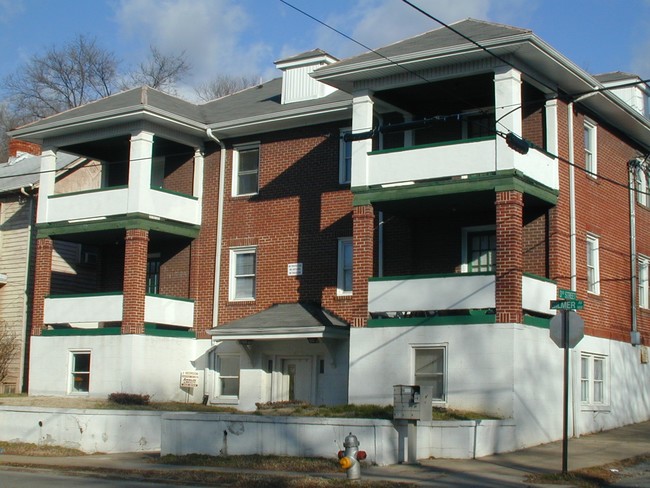 301 Gilmer Ave in Roanoke, VA - Foto de edificio - Building Photo