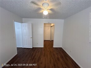 2137 Petersham Ct in Las Vegas, NV - Foto de edificio - Building Photo