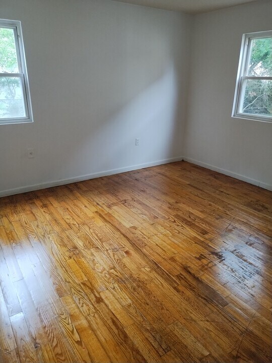 23939 148th Ave, Unit 2 in Rosedale, NY - Building Photo