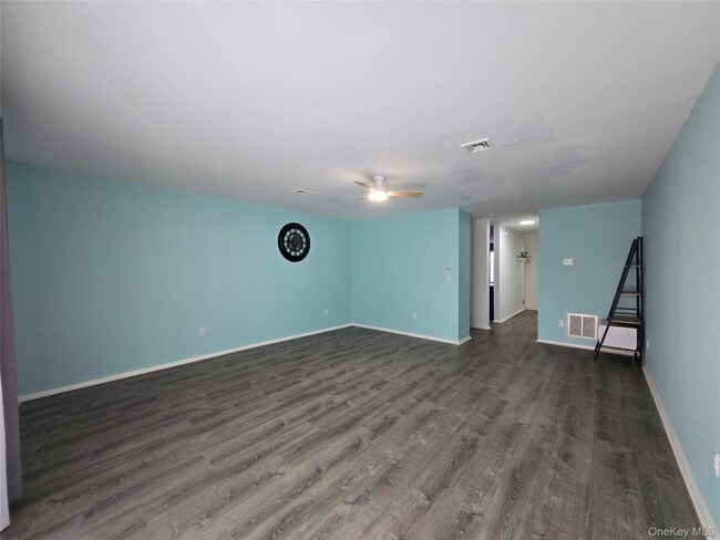 184 Deer Ct Dr in Middletown, NY - Foto de edificio - Building Photo