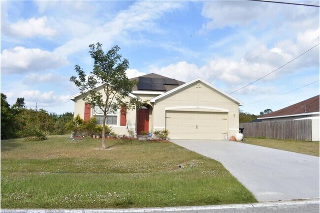 property at 107 SW Glenwood Dr