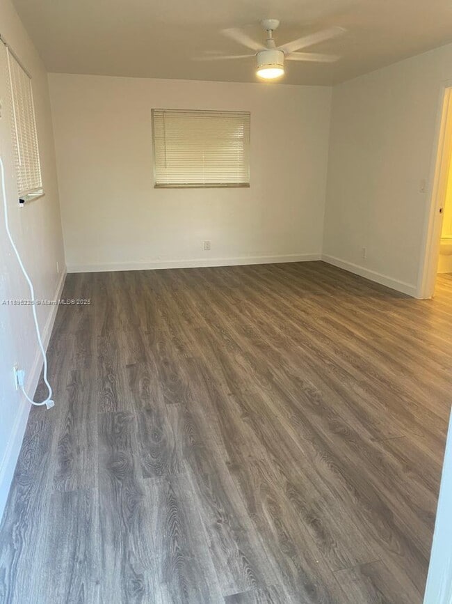 126 SE 9th St in Hallandale Beach, FL - Building Photo - Building Photo