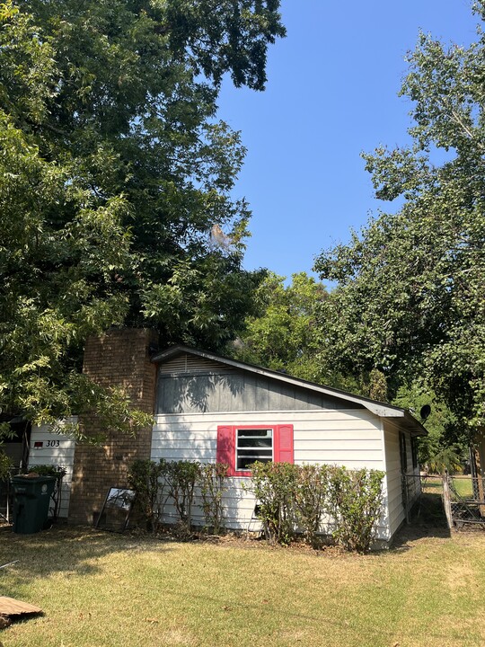 303 Kentucky St in Monroe, LA - Foto de edificio