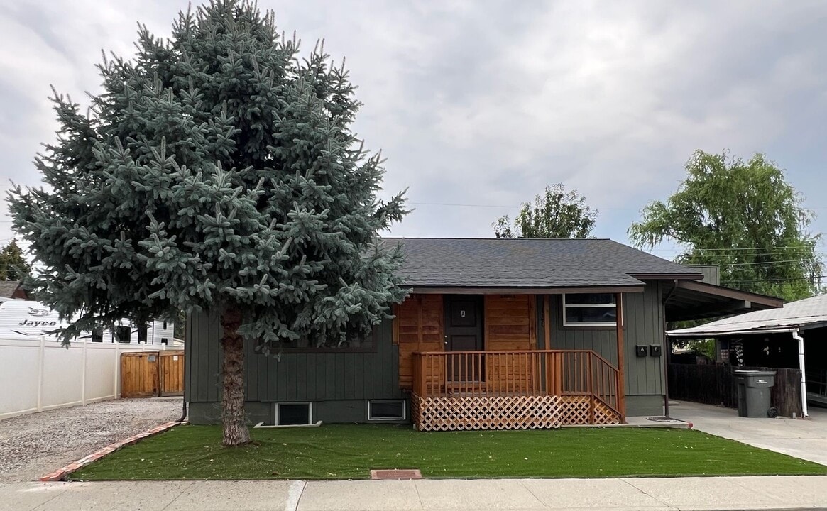 1030 Lindy St in Wenatchee, WA - Building Photo