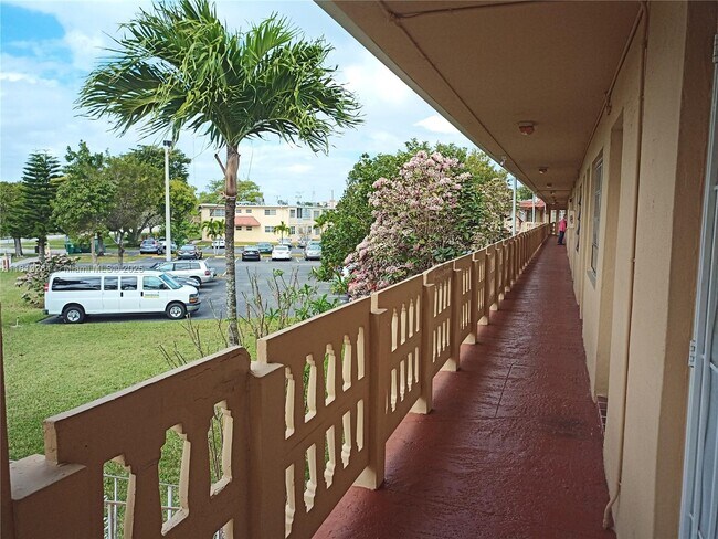 20311 NE 2nd Ave in Miami, FL - Building Photo - Building Photo