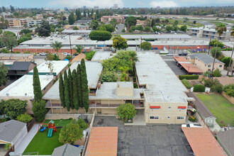 511 E Washington Ave in Santa Ana, CA - Building Photo - Building Photo