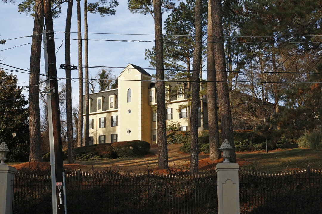 Lenox Heights in Atlanta, GA - Building Photo