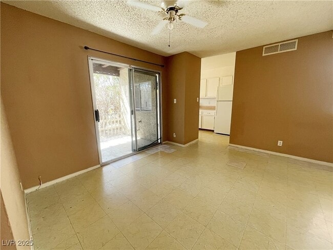 5340 Retablo Ave, Unit B in Las Vegas, NV - Building Photo - Building Photo