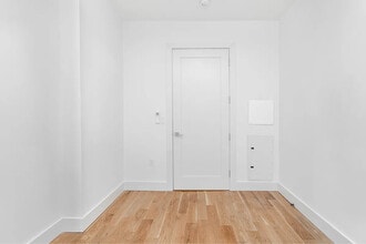 223 E 96th St in New York, NY - Building Photo - Building Photo