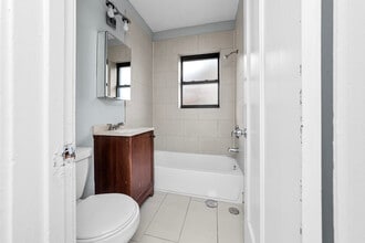 4738 N Hermitage Ave, Unit 205 in Chicago, IL - Foto de edificio - Building Photo